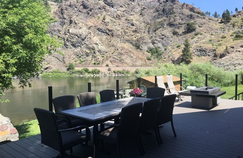 Cascade Cabin | MISSOURI RIVERFRONT CABIN