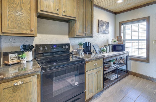 Neosho Apartment | Missouri Vacation Rental Retreat: Walkable Area!