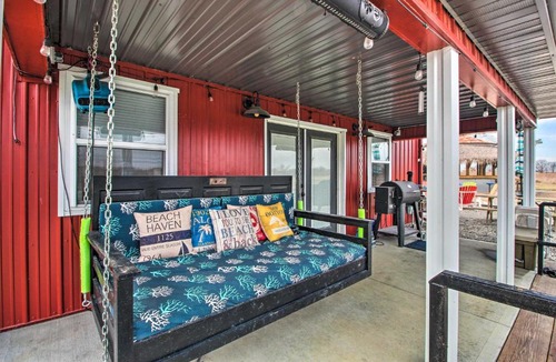 Dawn House | Missouri Vacation Rental with Fire Pit Access