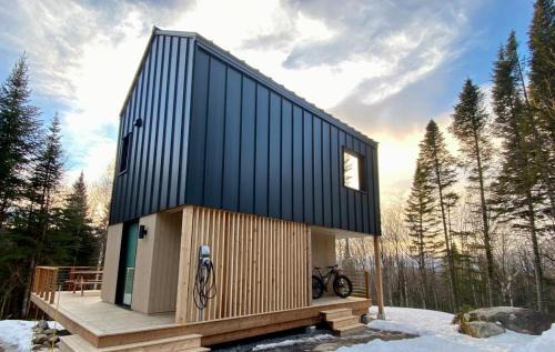 Lac Beauport Ski Chalet | Mist - Modern Micro Chalet Near Quebec City