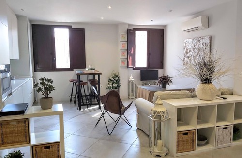 Triana Apartment | Misterhost Attorney Triana III - Private terrace