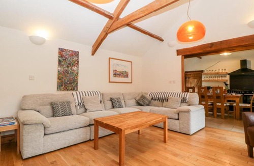 Kemeys Commander House | Mistletoe Cottage