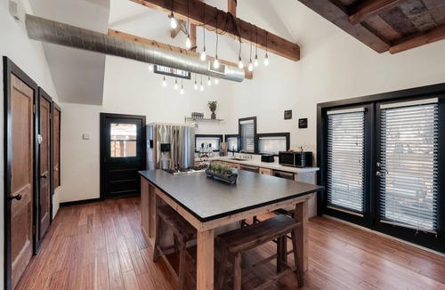 Tobin Hill House | Mistletoe - Near Downtown, Nitelife, Pearl, R Walk