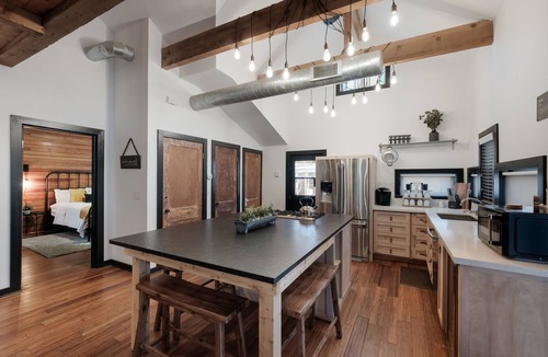 Tobin Hill House | Mistletoe - Near Downtown, Nitelife, Pearl, R Walk