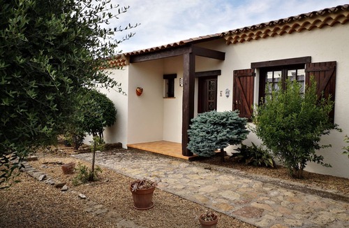 Saint-Genies-de-Fontedit House | Mistral Villa- quietly located vacation home with beautiful garden, pool & air conditioning