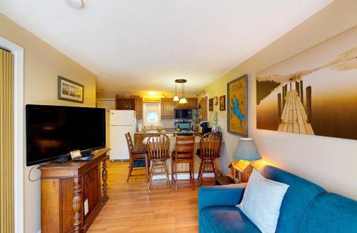Gilford Apartment | Misty Harbor Resort: Unit 208