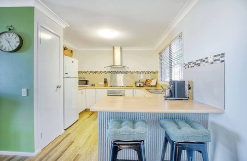 Lower Beechmont Cabin | Misty Mountain View A Tree lined Tropical Oasis