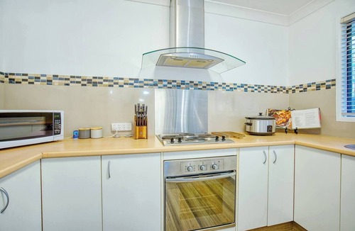 Lower Beechmont Cabin | Misty Mountain View A Tree lined Tropical Oasis