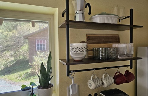 Marblemount Cabin | Misty Mountain Cabin-2 bed, 1 bath, mountain views and large deck