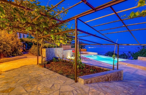 Obrs House | mit großem Garten und Pool by Interhome