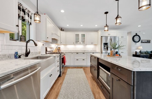 Conway House | Mitten Pines Cabin | Hot Tub | Fire Pit | Pets OK