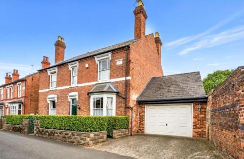 Stourport-on-Severn House | Mitton Villa