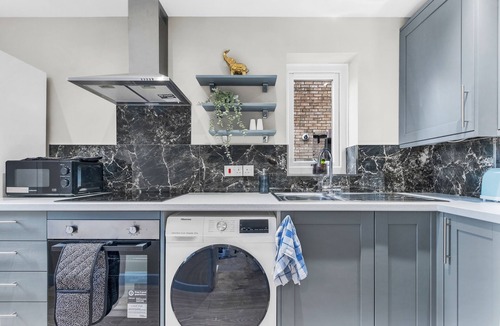 Walton House | MK 2-Bedroom Contractor's Gem