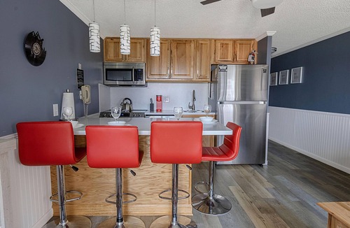 Edray Condo | ML 108 - Stunning summer oasis! Perfect for your next biking getaway!