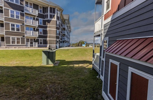Edray Condo | ML 108 - Stunning summer oasis! Perfect for your next biking getaway!