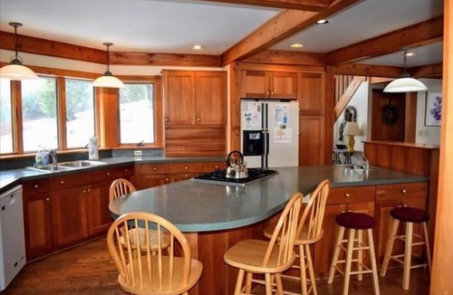Davis House | ML03-Lakefront Retreat, Hot Tub, Pets Ok! New A/C!