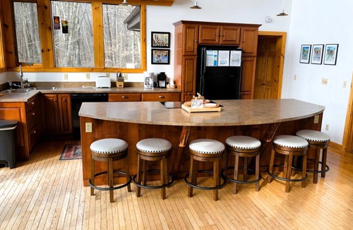 Davis House | ML06-New owner/Updates! Trail to Lake! Views! hot tub! A/C!