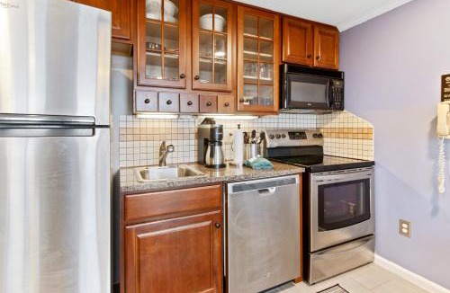 Edray Apartment | ML288 New Deck Great Views EZ Parking WiFi Retreat