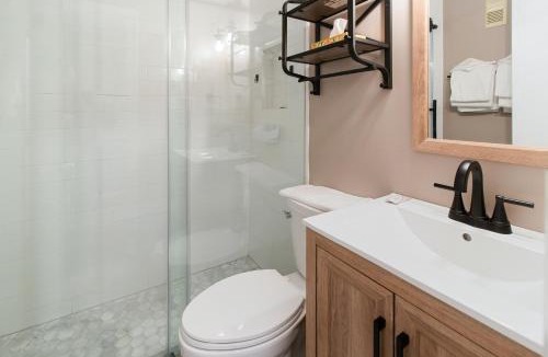 Edray Apartment | ML288 New Deck Great Views EZ Parking WiFi Retreat