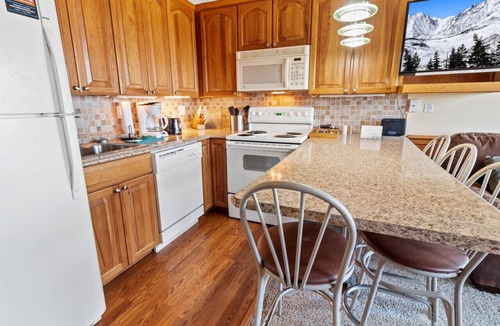 Edray Condo | ML324 Charming & Rustic 1BR/1BA, relaxing mountain view (Connects to ML326)