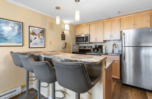 Edray Condo | ML332 Renovated Close to Lift Gated Parking WiFi