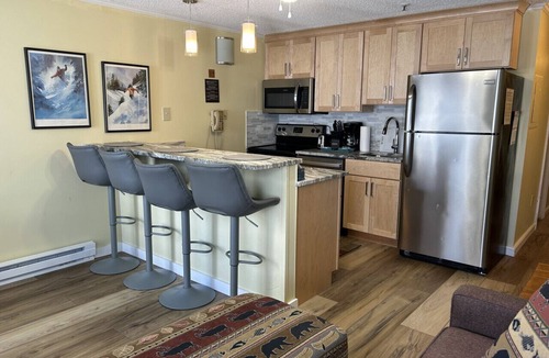 Edray Condo | ML332 Renovated Close to Lift Gated Parking WiFi