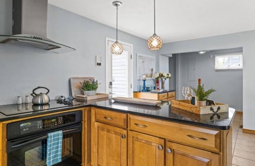 Hilton House | MM Properties Lake Ontario: Summer Breeze R26-28