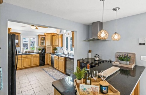 Hilton House | MM Properties Lake Ontario: Summer Breeze R26-28