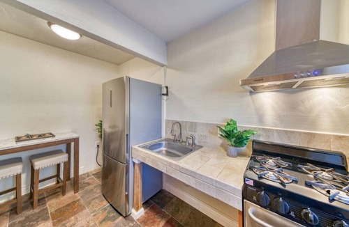 Lakeside Park Bed & Breakfast | MML Queen ADA (Multi- Listings)