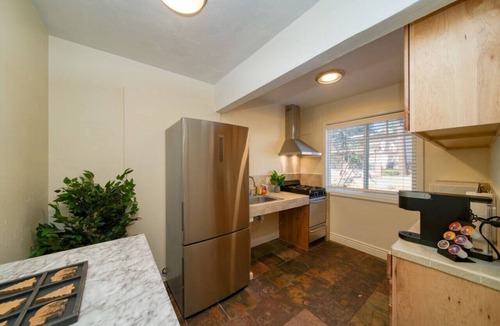 Lakeside Park Bed & Breakfast | MML Queen ADA (Multi- Listings)