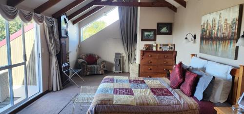 Bluff Hill Bed & Breakfast | MnM's BnB