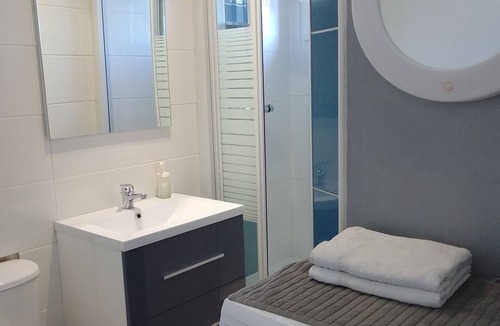 Bagnoles-de-l'Orne Apartment | Modern apartment in the Belle Epoque district