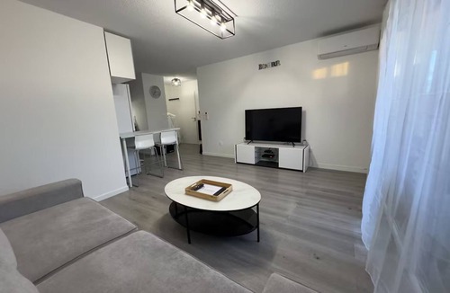 Saint-Hippolyte Apartment | Modern air-conditioned T2 + parking