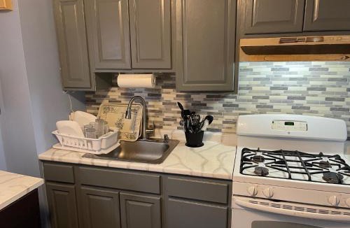 South Side Apartment | Mo Short Term Rentals