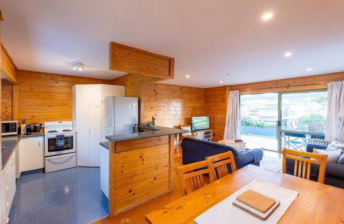 Blackpool Cottage | Moa Cottage - in Oneroa Village - Welcome to Moa Cottage, your tranquil holiday retreat. This affordable home features 3 cozy bedrooms, amenities, and sleeps 6 guests. With close proximity to beaches and Oneroa village, it's the perfect destination f