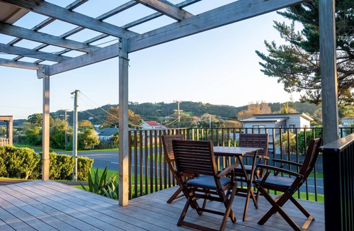 Blackpool Cottage | Moa Cottage - in Oneroa Village - Welcome to Moa Cottage, your tranquil holiday retreat. This affordable home features 3 cozy bedrooms, amenities, and sleeps 6 guests. With close proximity to beaches and Oneroa village, it's the perfect destination f