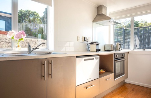 Surfdale Cottage | Moana Cottage