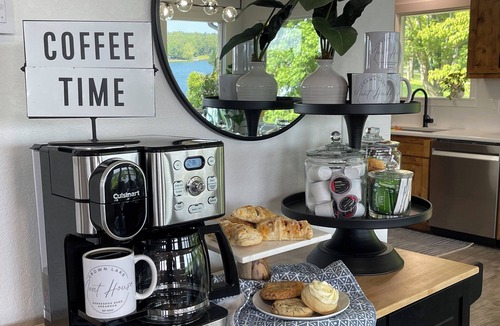 Horseshoe Bend House | Moat House on Crown Lake