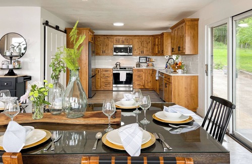 Horseshoe Bend House | Moat House on Crown Lake