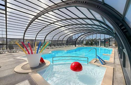 Jullouville House | Mobil-home 6 pers, 3 chambres, piscine chauffée, plage à 200m, terrasse couverte - FR-1-361A-12
