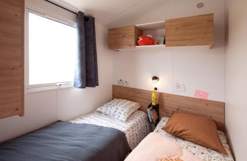 La Chaize-Giraud Other | Mobil home avec terrasse - 9 pers. - API-1-52-2044