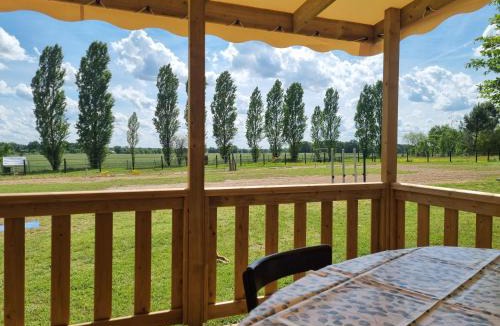 Longue-Jumelles Apartment | Mobil-home au sein d'une écurie