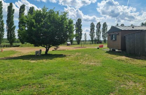 Longue-Jumelles Apartment | Mobil-home au sein d'une écurie