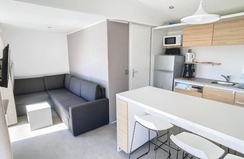 Jullouville House | Mobil-home Grand Confort à 200m de la plage avec piscine chauffée, 4 pers, terrasse, parking - FR-1-361A-21