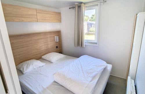 Jullouville House | Mobil-home Grand Confort à 200m de la plage avec piscine chauffée, 4 pers, terrasse, parking - FR-1-361A-21