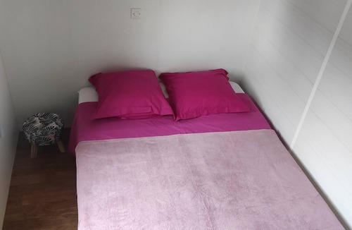 Bussiere-Poitevine House | Mobile home facing a pond