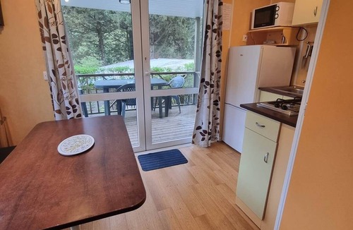 Saint-Jean-de-Valeriscle Ski Chalet | Mobile home with integrated terrace