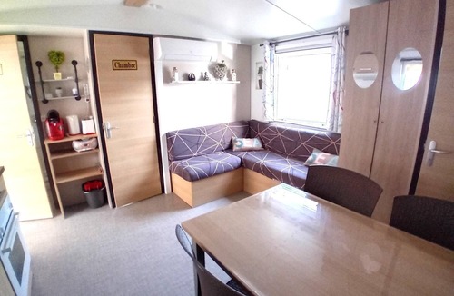 Saint-Jean-de-Monts House | Mobile Home with Plancha & Pool Access
