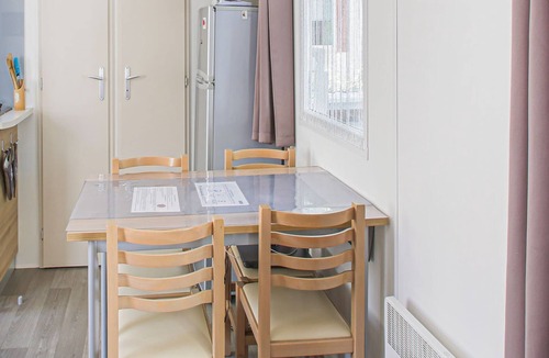 Saint-Jean-de-Monts Ski Chalet | Mobile Home in Saint-Jean near Beach & Pool