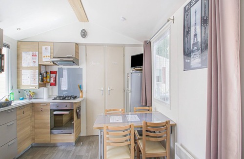 Saint-Jean-de-Monts Ski Chalet | Mobile Home in Saint-Jean near Beach & Pool